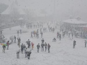 february-himachal-pradesh-hindustan-february-snowfall-people_e7a1e73e-cdaf-11e5-9175-b0581234e99b